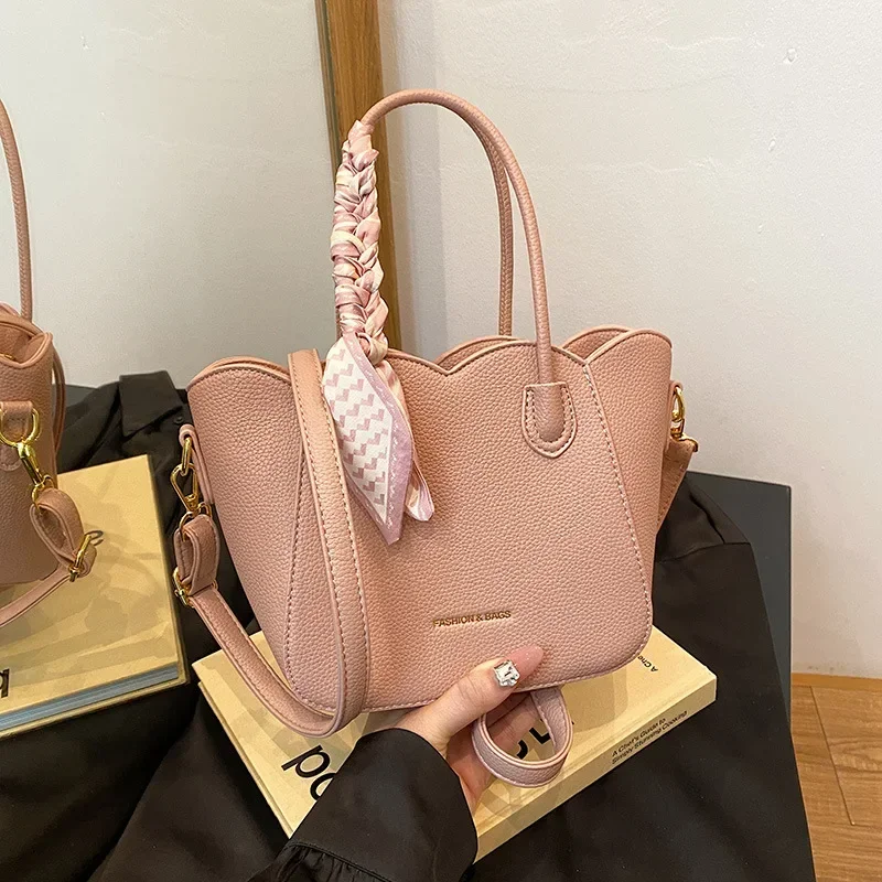 2025 Spring - Summer New Arrival: Women's Premium Fashion - Textured Handbag - Simple, Elegant, and A Shoulder Messenger Tote
2025 Spring - Summer New Arrival: Women's Premium Fashion - Textured Handbag - Simple, Elegant, and A Shoulder Messenger Tote