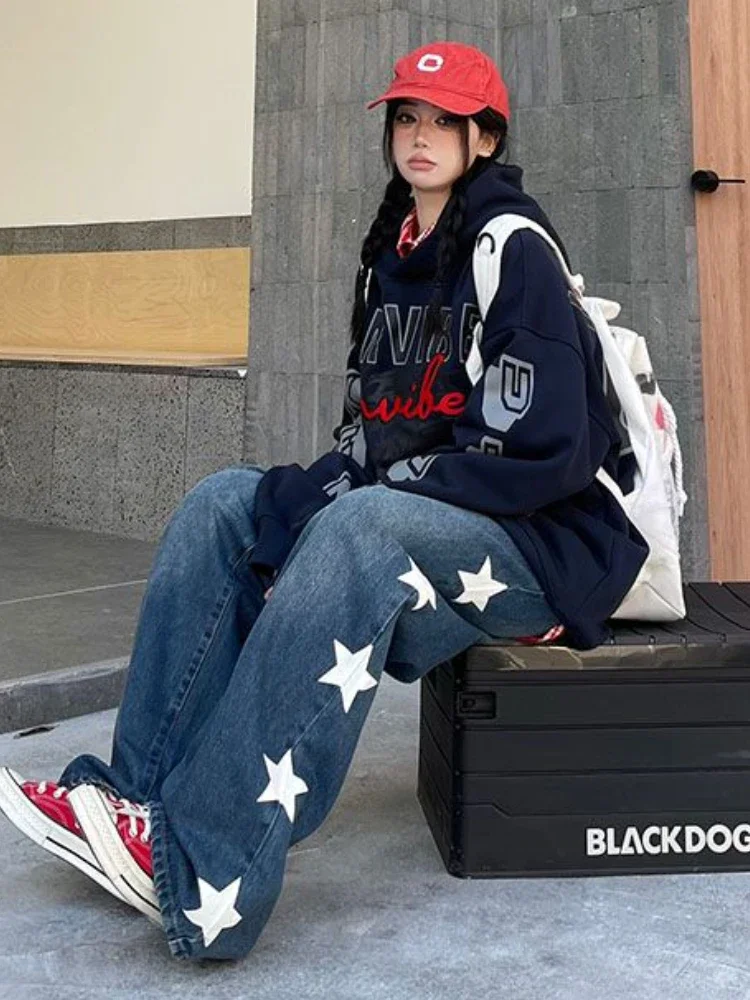 Широкие джинсы женские с принтом шикарные удобные в американском стиле повседневные с высокой талией простая универсальная уличная одежда женский ретро новый дизайн
Широкие джинсы женские с принтом шикарные удобные в американском стиле повседневные с высокой талией простая универсальная уличная одежда женский ретро новый дизайн