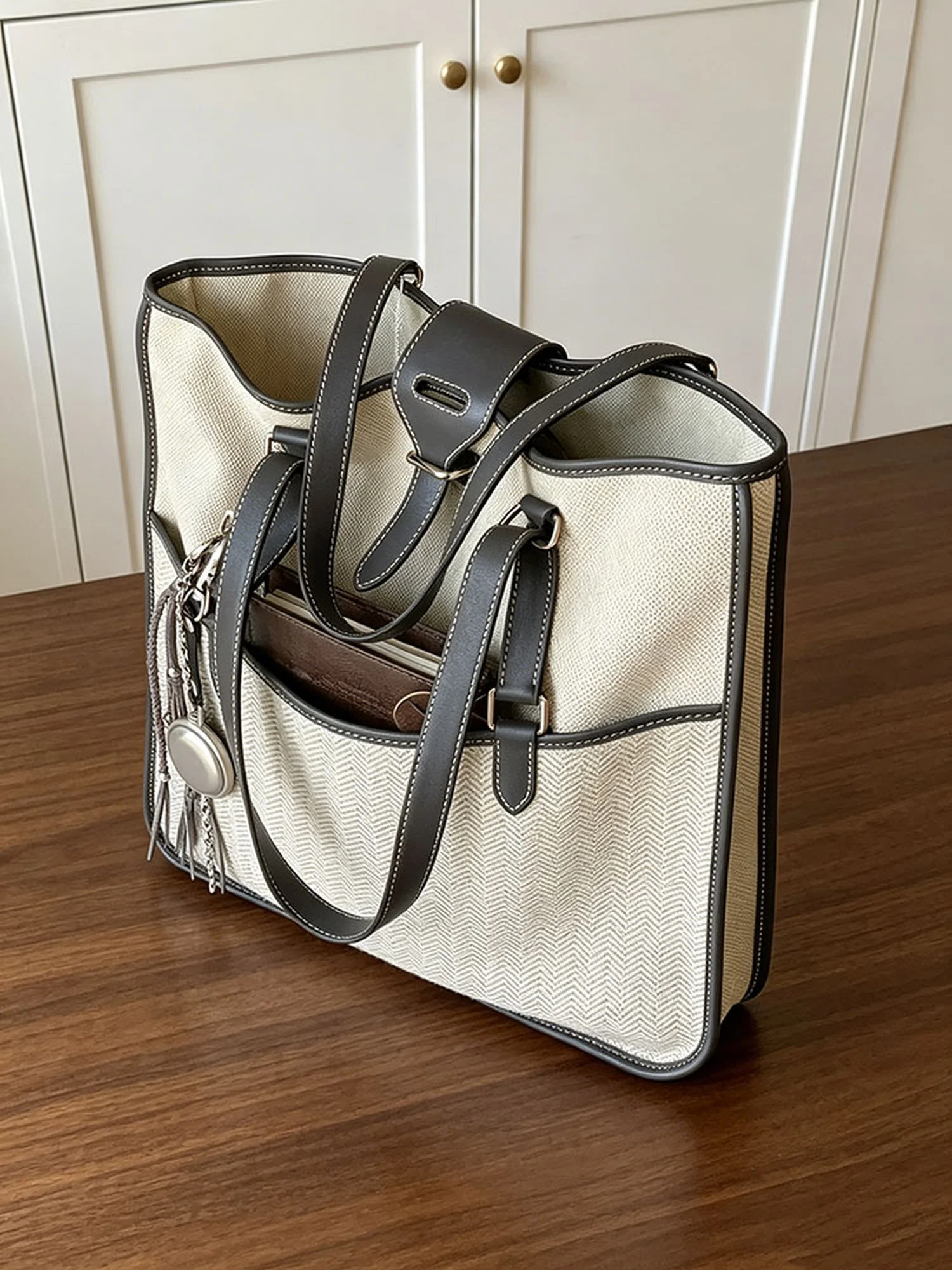 Cotton Khaki Commuter Women's Bag 2026 New Single Shoulder Underarm High-End Sensation Ultra-Fire Exquisite Multi-Pocket Bag ...
Cotton Khaki Commuter Women's Bag 2026 New Single Shoulder Underarm High-End Sensation Ultra-Fire Exquisite Multi-Pocket Bag ...