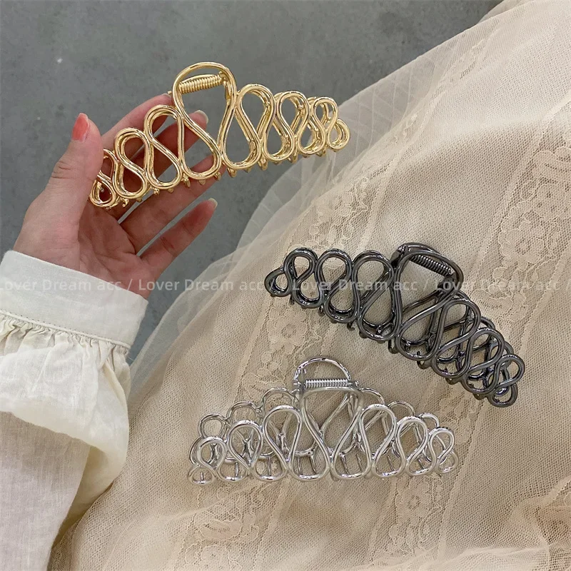 New Oval Hollow Alloy Golden Hair Claw Korean Fashion Metal Shark Clips Hairpin Makeup Hair Accessories Women Simple Headdress
New Oval Hollow Alloy Golden Hair Claw Korean Fashion Metal Shark Clips Hairpin Makeup Hair Accessories Women Simple Headdress