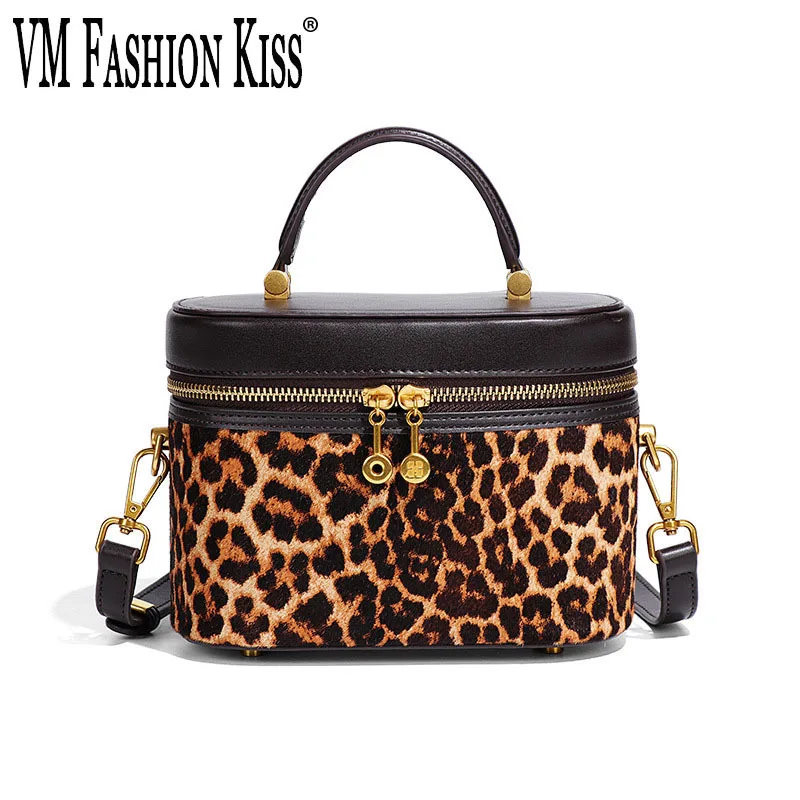 Leopard Top-Handle Bags Cosmetic Bag Spring/Summer Fashion Handmade Box Bag Makeup Box Single Shoulder Handheld Crossbody Bags
Leopard Top-Handle Bags Cosmetic Bag Spring/Summer Fashion Handmade Box Bag Makeup Box Single Shoulder Handheld Crossbody Bags