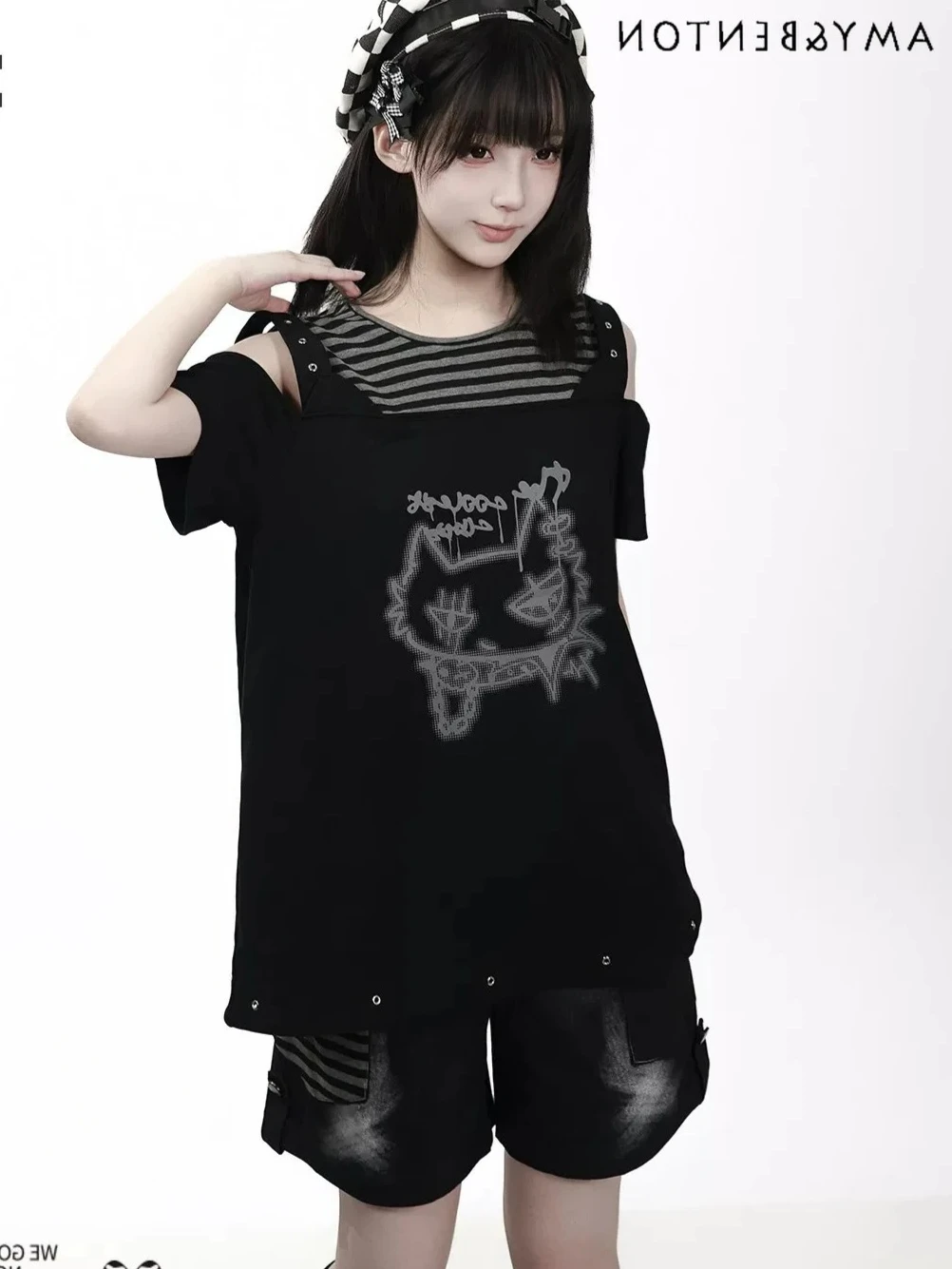 Black and Gray Rock Girl Punk Off-the-shoulder Short-sleeved Top Retro Fluffy Shorts Set Summer New Subculture Y2K Outfits Women
Black and Gray Rock Girl Punk Off-the-shoulder Short-sleeved Top Retro Fluffy Shorts Set Summer New Subculture Y2K Outfits Women