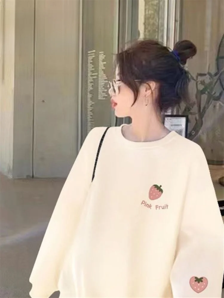 Trendy Strawberry Print Fleece Women's Hoodless round Neck Sweatshirt Comfortable American Style Design Autumn Winter Top
Trendy Strawberry Print Fleece Women's Hoodless round Neck Sweatshirt Comfortable American Style Design Autumn Winter Top