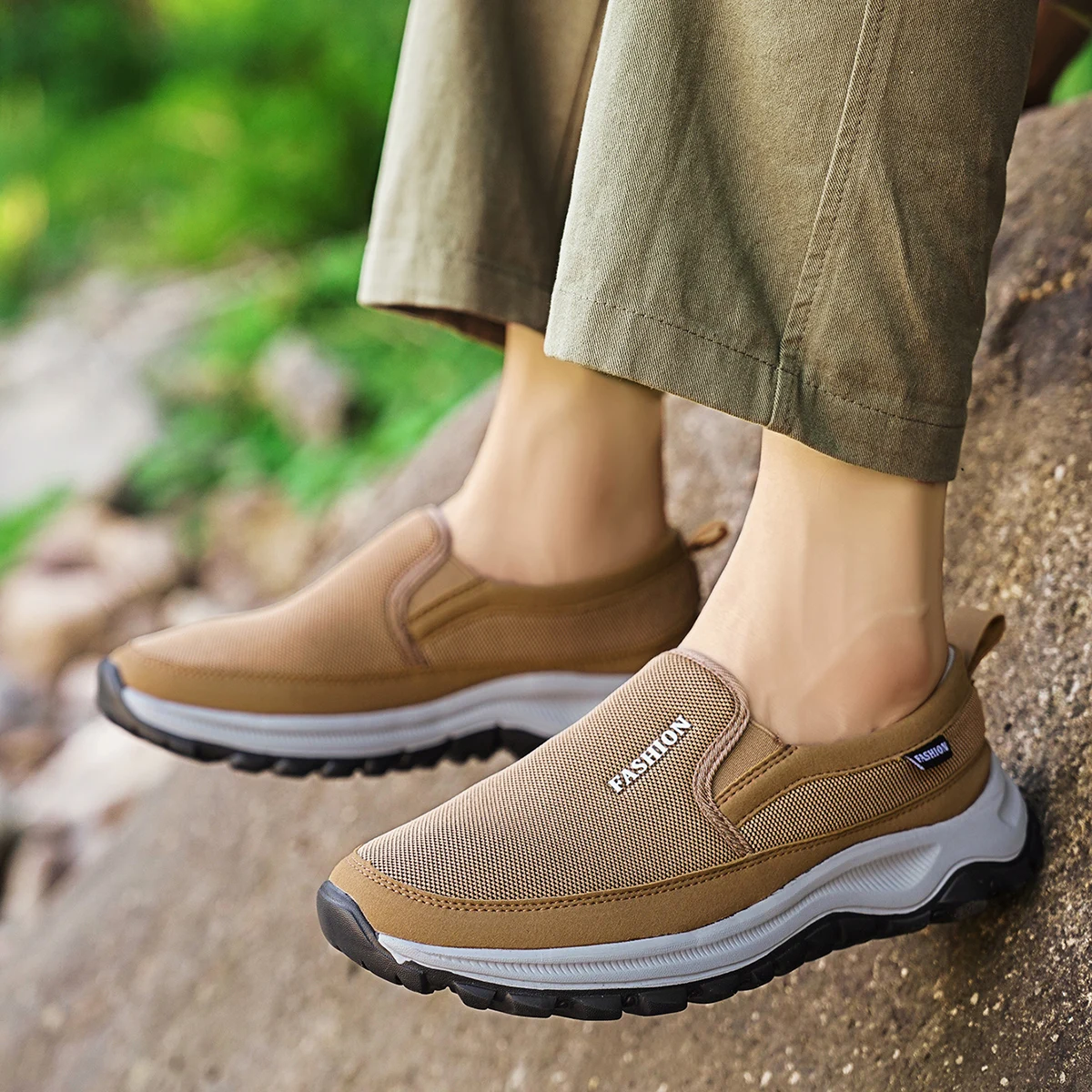 Comfortable and stylish running shoes, outdoor sports shoes, couple shoes, running, fitness, leisure, and casual walking shoes.
Comfortable and stylish running shoes, outdoor sports shoes, couple shoes, running, fitness, leisure, and casual walking shoes.