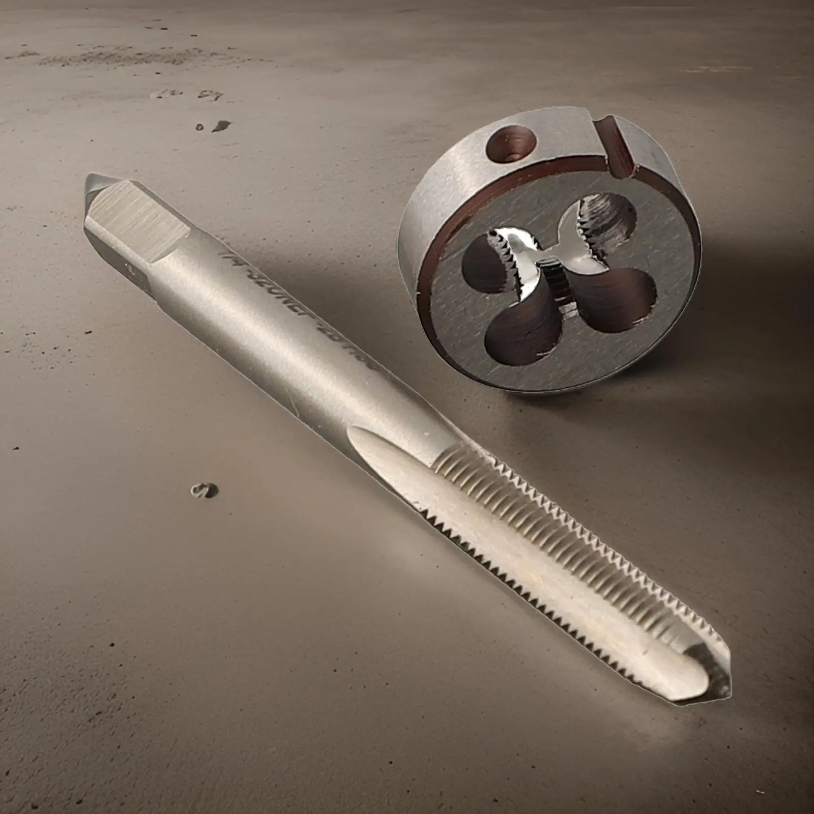 14 32 UNEF Tap and Die Set for Metalworking with Round Handle and Square End HSS Thread Tap and Right Hand Cutting Die
14 32 UNEF Tap and Die Set for Metalworking with Round Handle and Square End HSS Thread Tap and Right Hand Cutting Die