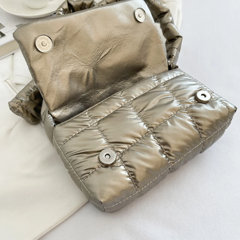 Quilted Women Messenger Bag Fashion Check Crossbody Bags Casual Buckle Nylon Autumn Winter Soft Solid Color for Shopping Travel
Quilted Women Messenger Bag Fashion Check Crossbody Bags Casual Buckle Nylon Autumn Winter Soft Solid Color for Shopping Travel