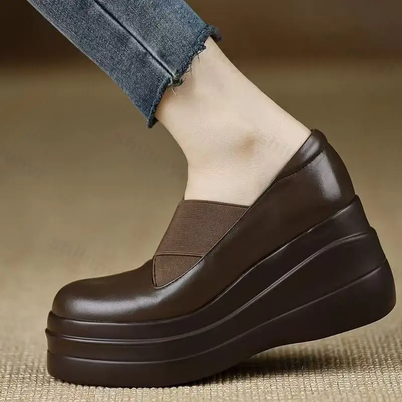 Women's Vintage Shallow Mouth Wedge Heel Single Shoes 2025 Autumn New Fashion Versatile Comfortable Slip on High Heeled Loafers
Women's Vintage Shallow Mouth Wedge Heel Single Shoes 2025 Autumn New Fashion Versatile Comfortable Slip on High Heeled Loafers