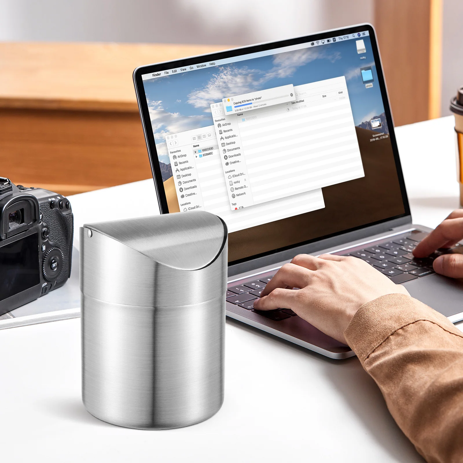 Mini Car Trash Can Stainless Steel Household Rubbish Bin with Lid Bedroom Car Ashcan Storage Tissues Wastepaper Peelings
Mini Car Trash Can Stainless Steel Household Rubbish Bin with Lid Bedroom Car Ashcan Storage Tissues Wastepaper Peelings