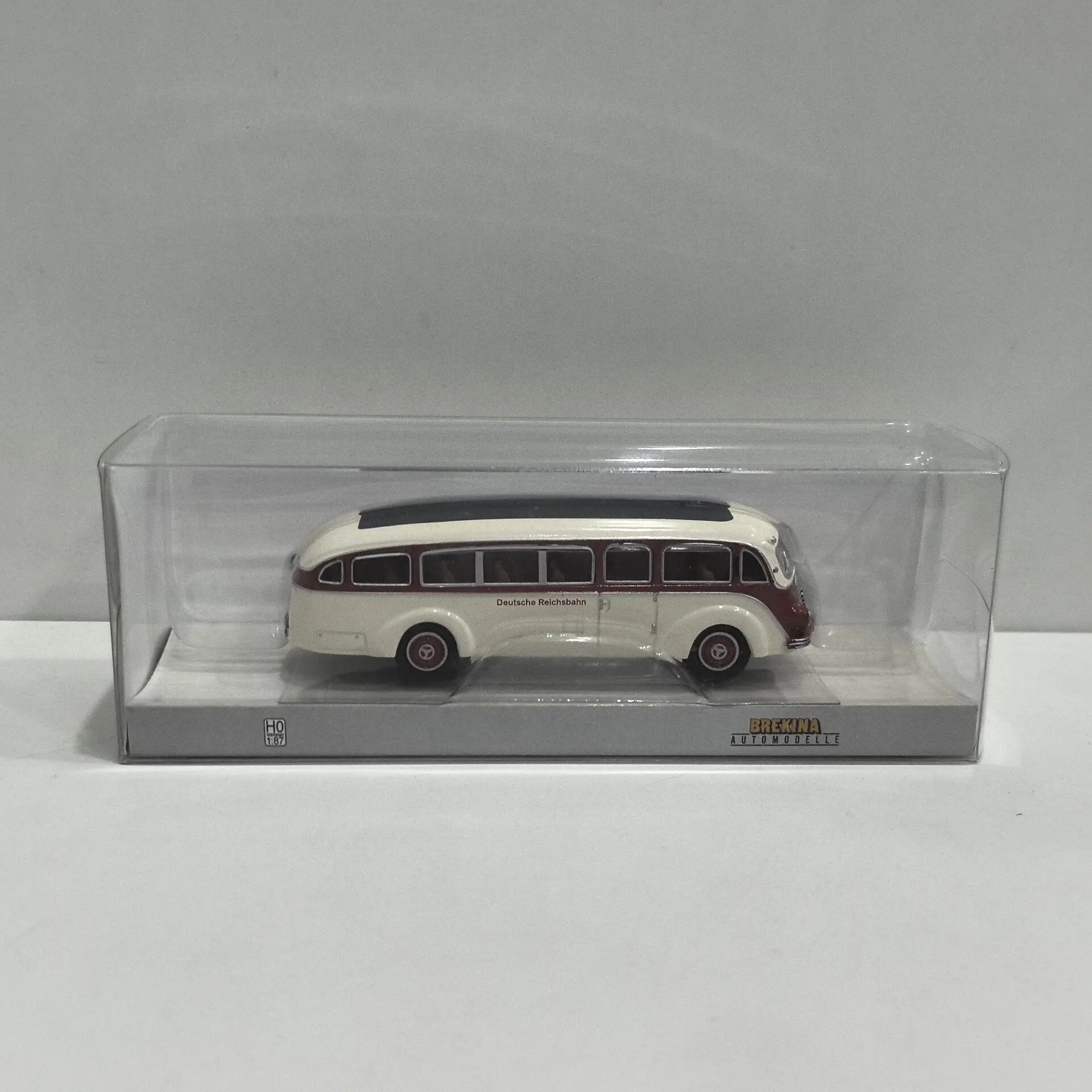BREKINA 1/87 Scale HO MB LO 3500 BUS 13 Plastic Car Model
BREKINA 1/87 Scale HO MB LO 3500 BUS 13 Plastic Car Model