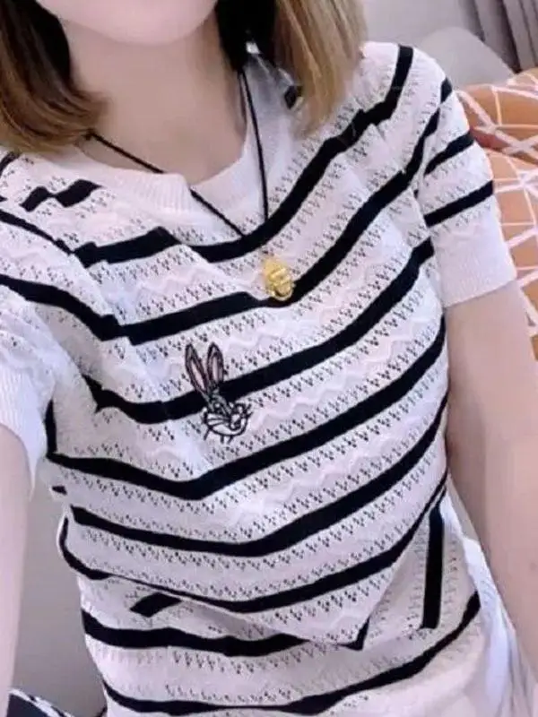 French Style Loose Fit Ice Silk Short Sleeve Knitted Top Women Summer Thin Embroidered T-Shirt Hollow out Stripe Design Trend...
French Style Loose Fit Ice Silk Short Sleeve Knitted Top Women Summer Thin Embroidered T-Shirt Hollow out Stripe Design Trend...