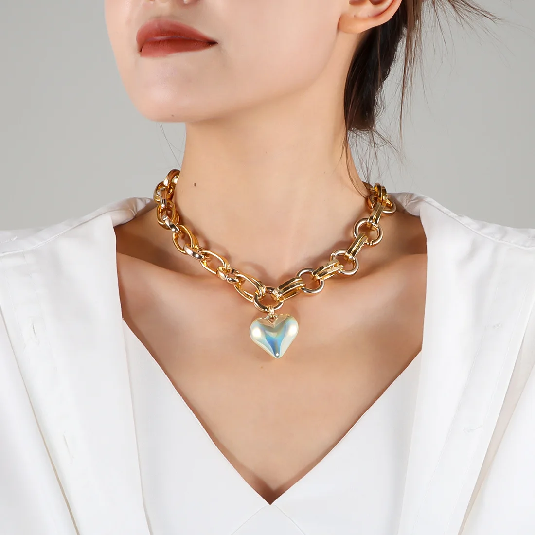 DIY accessories European and American cross-border, cold wind hollow alloy chain peach heart pendant, item decoration exaggerate
DIY accessories European and American cross-border, cold wind hollow alloy chain peach heart pendant, item decoration exaggerate