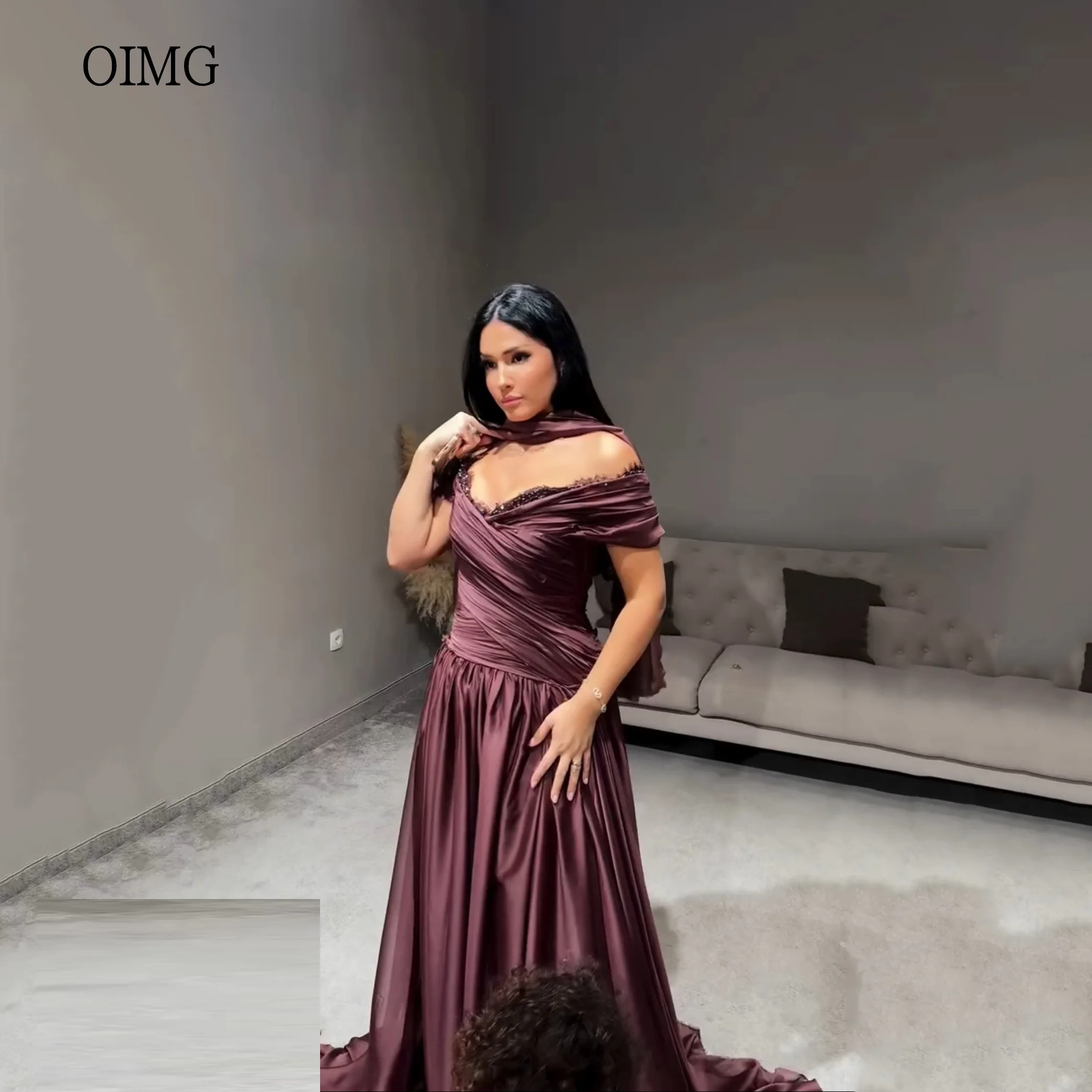 OIMG Modern Lace Off The Shoulder A Line Prom Gowns Floor Length Party Gown Backless Evening Dress vestidos de gala Customized
OIMG Modern Lace Off The Shoulder A Line Prom Gowns Floor Length Party Gown Backless Evening Dress vestidos de gala Customized