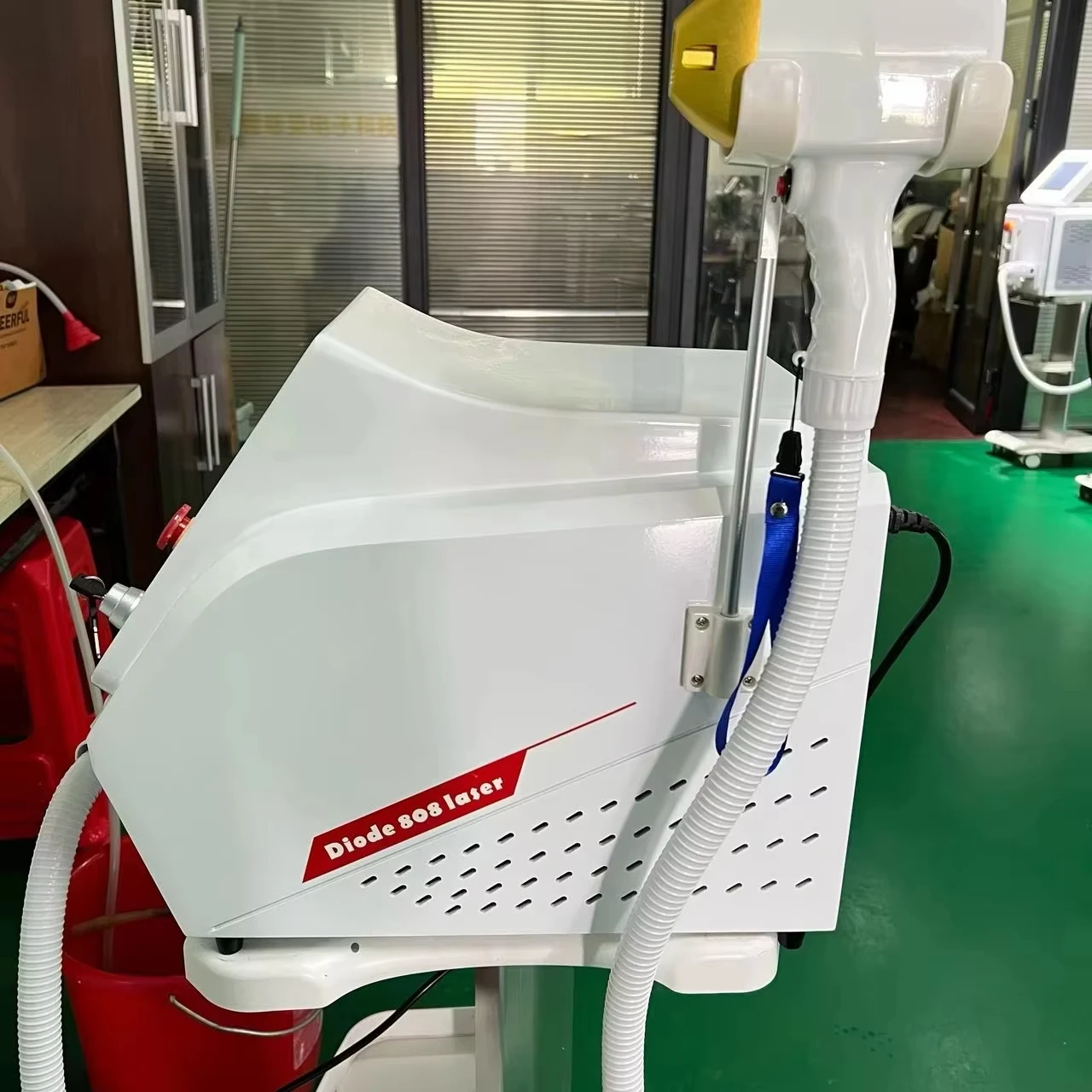 Portable 808nm Diode Laser Hair Removal Machine Ice Titanium Cooling Head Painless Permanent Hair Removal Device CE Approved
Portable 808nm Diode Laser Hair Removal Machine Ice Titanium Cooling Head Painless Permanent Hair Removal Device CE Approved