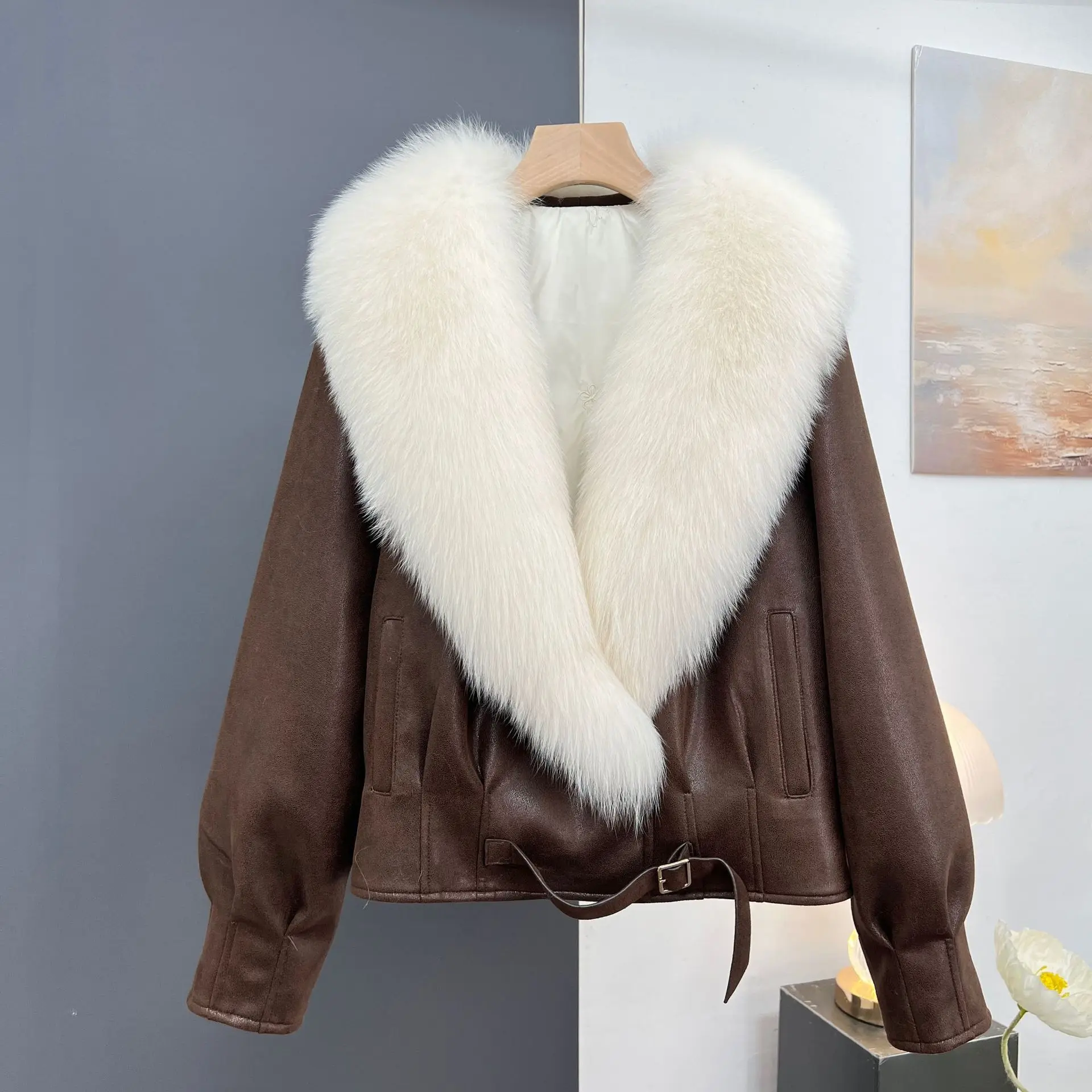 2024 Winter Clothing New Style True Fur Fur Grass Coat Goose Down Inner Pot Women's Short suede
2024 Winter Clothing New Style True Fur Fur Grass Coat Goose Down Inner Pot Women's Short suede