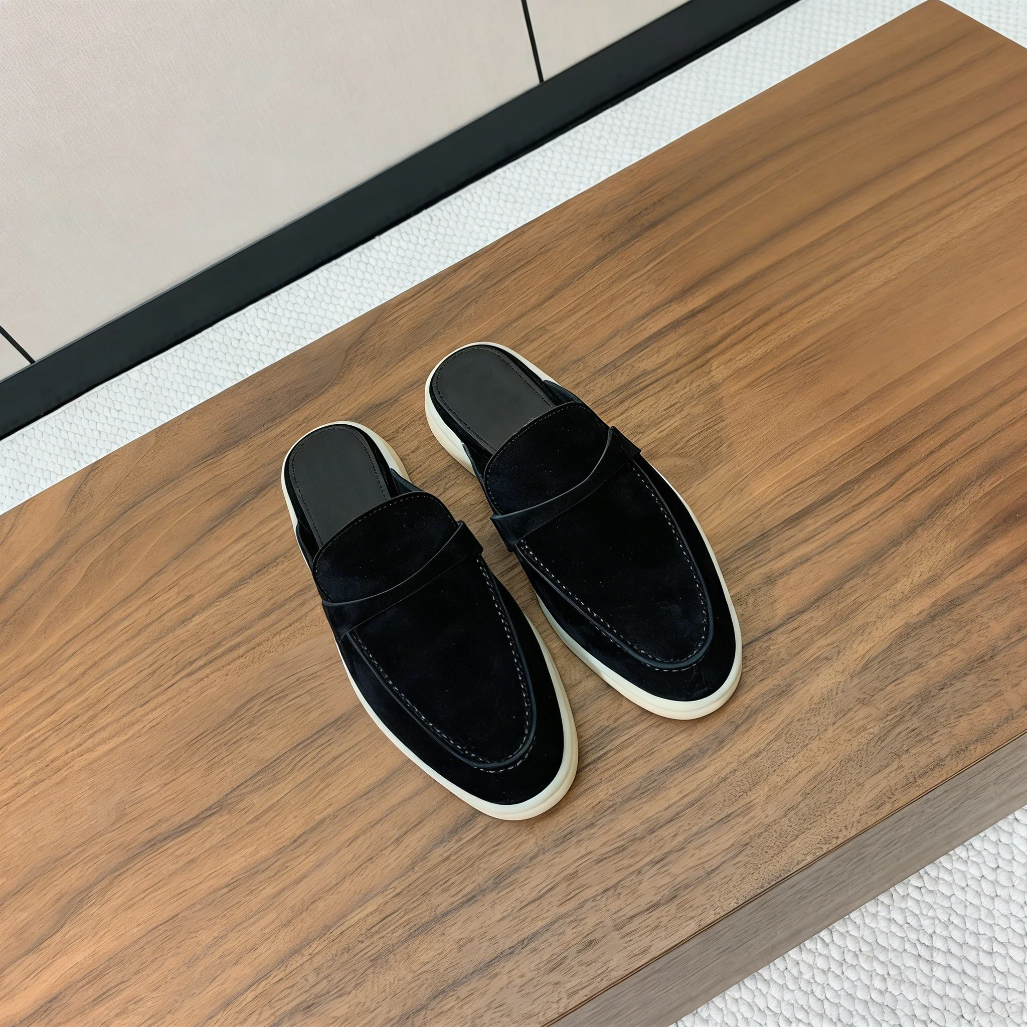 High-End Fashionable Sheepskin Comfortable Unisex Casual Shoes Stylish Leather Footwear for Men And Women
High-End Fashionable Sheepskin Comfortable Unisex Casual Shoes Stylish Leather Footwear for Men And Women