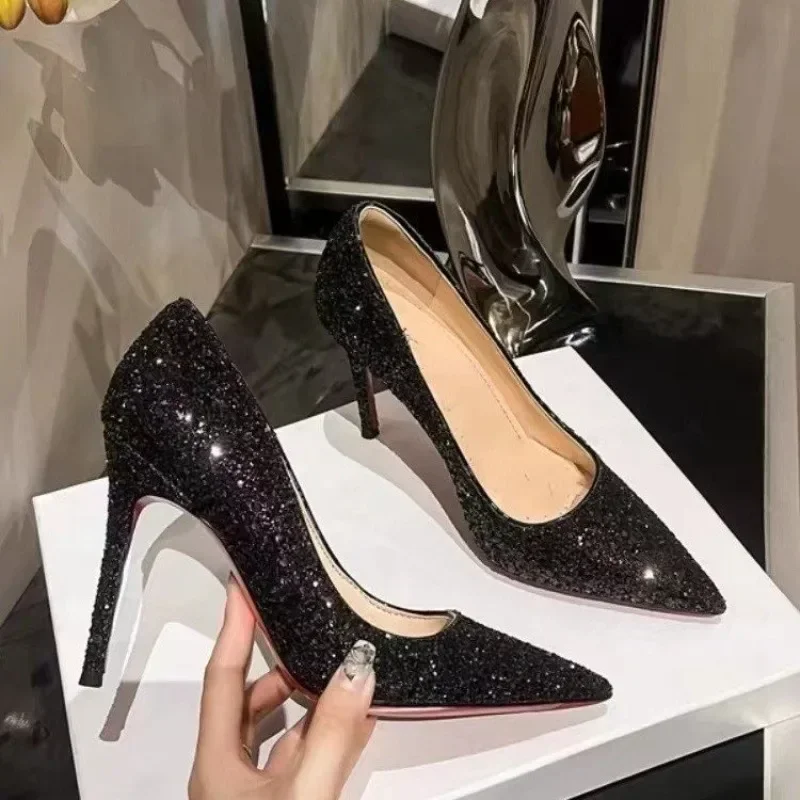 2025 Spring and Autumn New Women's Water Diamond High Heels Fashionable and Sexy Thin Heels Wedding Shoes Large Single Shoes
2025 Spring and Autumn New Women's Water Diamond High Heels Fashionable and Sexy Thin Heels Wedding Shoes Large Single Shoes