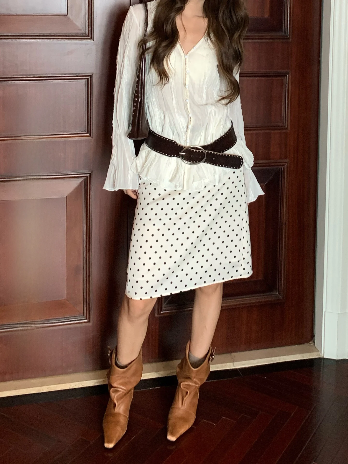 Classic A-Line Halter Neck Polka Dot Midi Skirt for Women Summer Slimming Straight Short Skirt Versatile Polyester Fiber
Classic A-Line Halter Neck Polka Dot Midi Skirt for Women Summer Slimming Straight Short Skirt Versatile Polyester Fiber