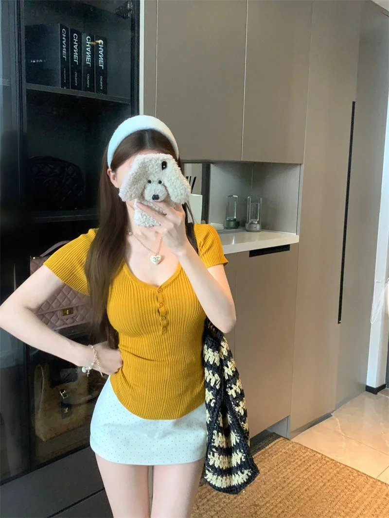 Yellow V-Neck Short Sleeve Knitted T-Shirt Women's Summer Slim Fit Sexy Korean Style Top Shoulder Width Regular Length
Yellow V-Neck Short Sleeve Knitted T-Shirt Women's Summer Slim Fit Sexy Korean Style Top Shoulder Width Regular Length