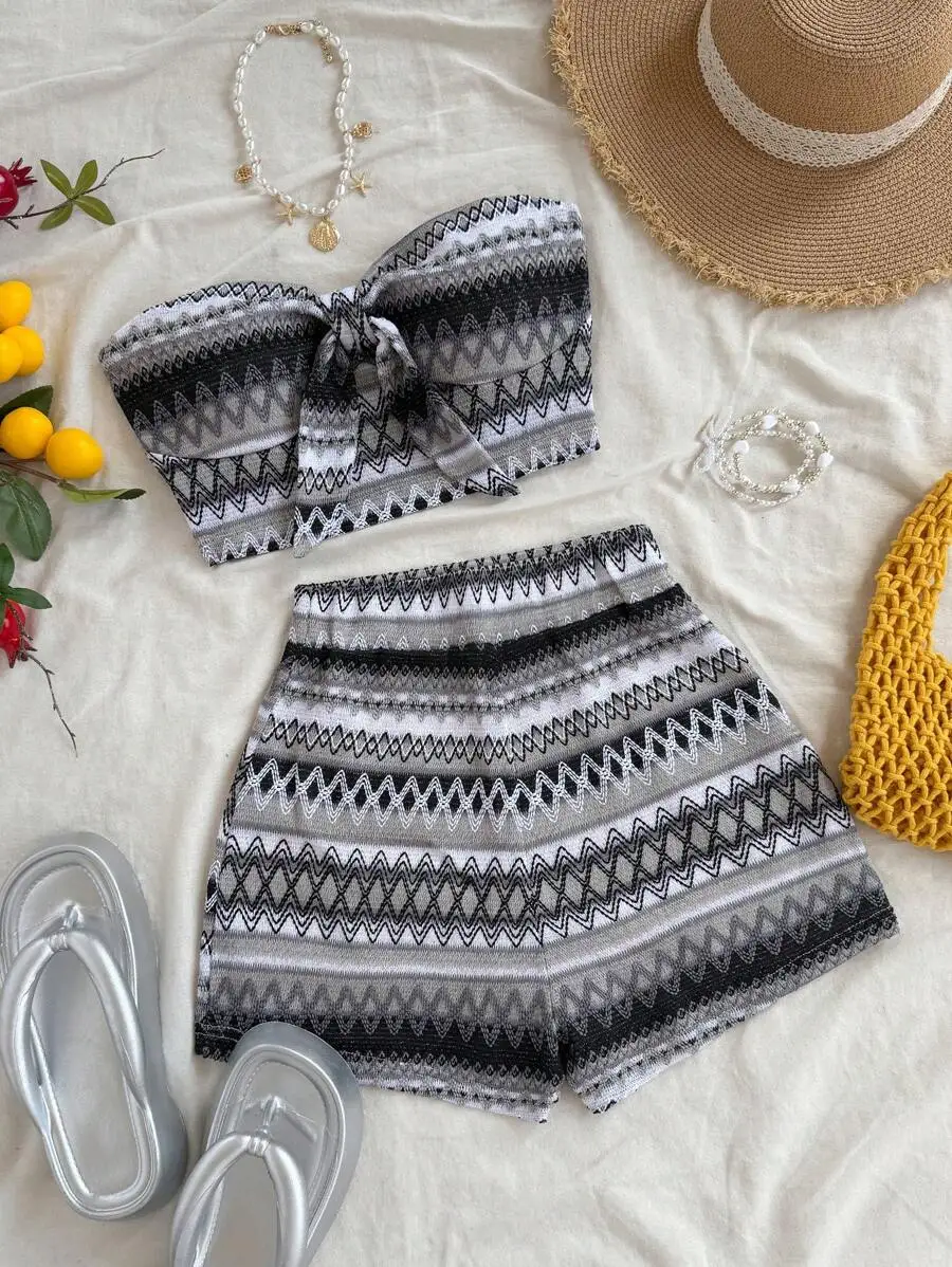 2pcs Set Tie Front Bandeau Top And High Waist Shorts Casual Daily Wear
2pcs Set Tie Front Bandeau Top And High Waist Shorts Casual Daily Wear