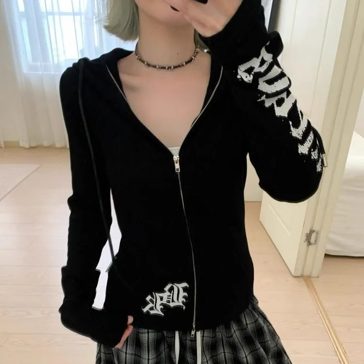 Женский свитер в американском стиле ретро, готическая женская куртка, осенний женский свитер с капюшоном Y2K, тонкий дышащий кардиган на молнии для женщин
Женский свитер в американском стиле ретро, готическая женская куртка, осенний женский свитер с капюшоном Y2K, тонкий дышащий кардиган на молнии для женщин