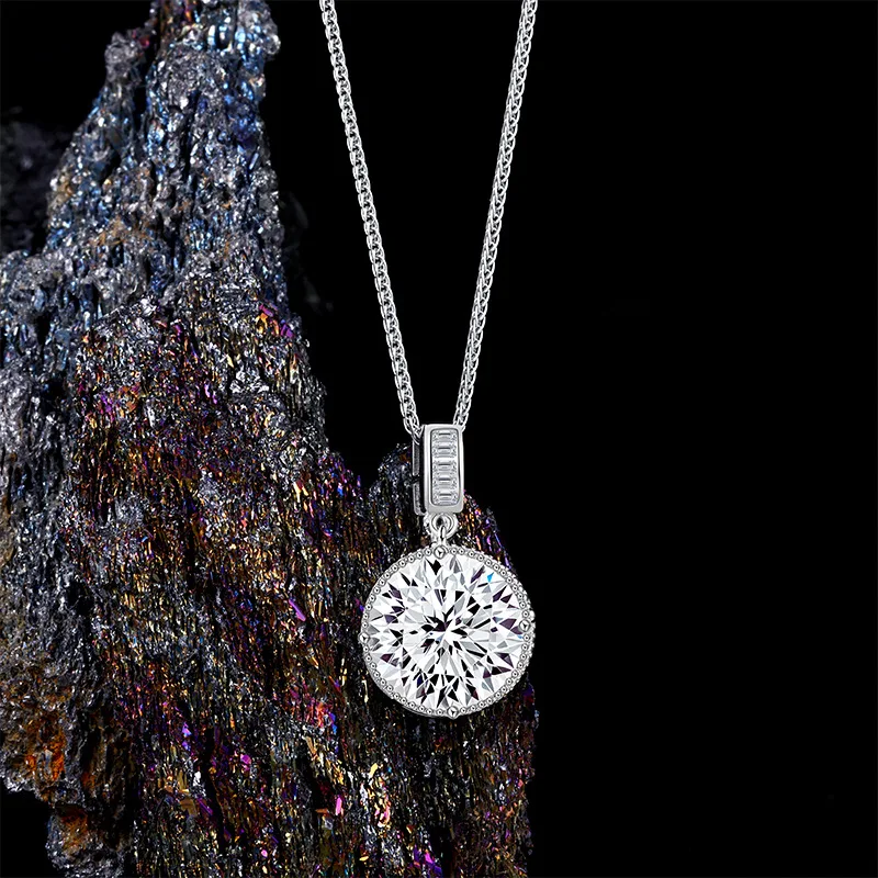 S925 Sterling Silver Necklace with 5ct VVS1 D Color Moissanite Six Claw Pendant Versatile Collarbone Chain Jewelry Gift
S925 Sterling Silver Necklace with 5ct VVS1 D Color Moissanite Six Claw Pendant Versatile Collarbone Chain Jewelry Gift