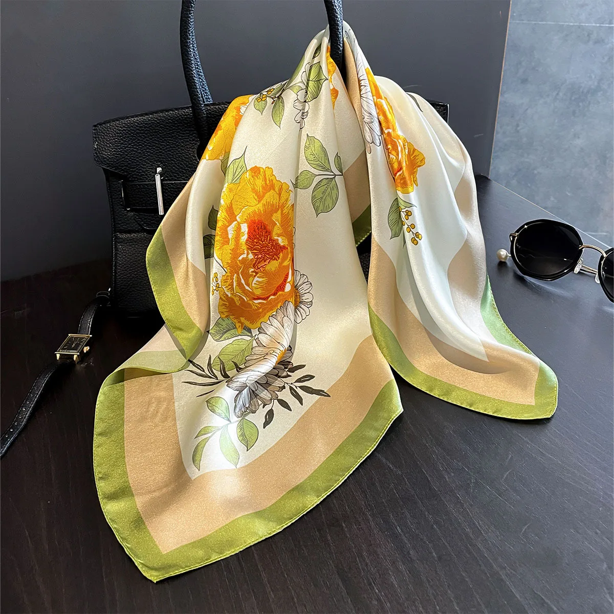 Summer New Outerwear Decorative Small Square Scarf Women's High-end Floral Print Silk Scarf 100% Mulberry Silk Scarf
Summer New Outerwear Decorative Small Square Scarf Women's High-end Floral Print Silk Scarf 100% Mulberry Silk Scarf