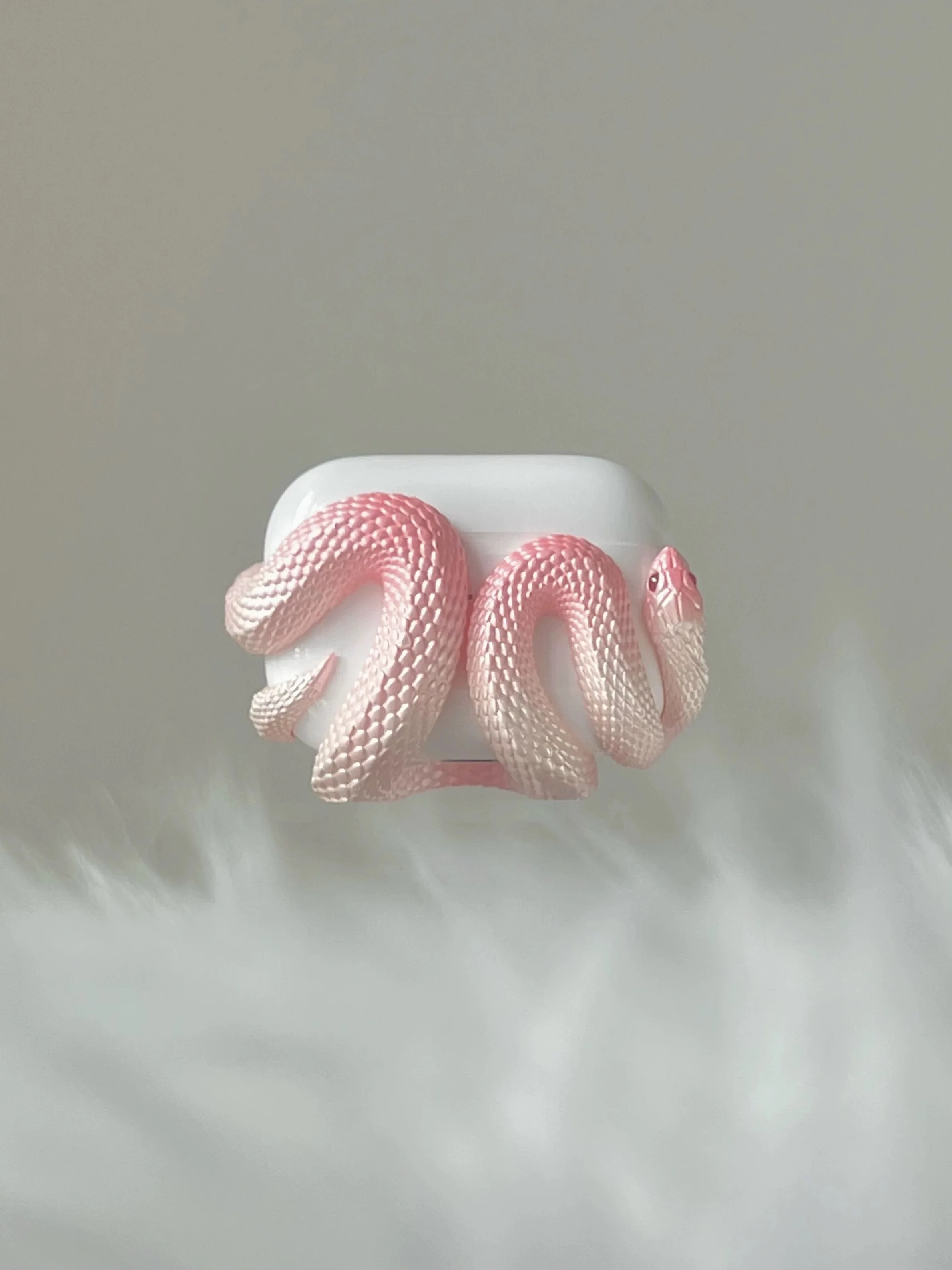 PINKDEVIL's original design of the Medusa hollow earphone case, suitable for AirPods
PINKDEVIL's original design of the Medusa hollow earphone case, suitable for AirPods