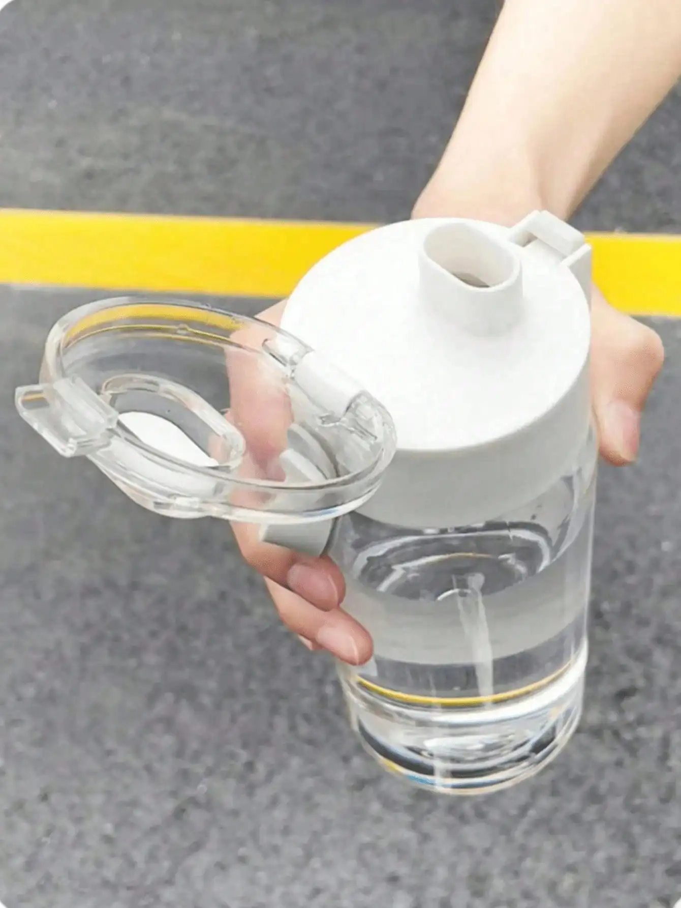1pc Portable Sports Fitness Large Capacity Transparent Cup, Outdoor, Travel, Office Essential Water Bottle
1pc Portable Sports Fitness Large Capacity Transparent Cup, Outdoor, Travel, Office Essential Water Bottle