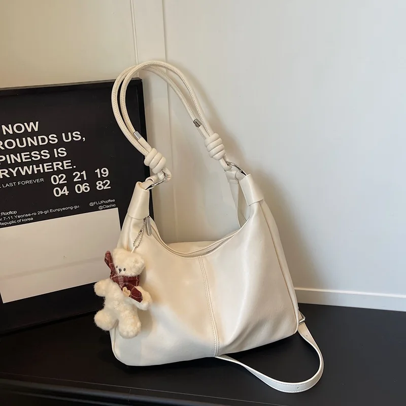 Little Bear Cartoon Doll Women's Bag 2027 New Simple Daily Sense Shoulder Bag Leather Large Capacity Commuter Tote Bag
Little Bear Cartoon Doll Women's Bag 2027 New Simple Daily Sense Shoulder Bag Leather Large Capacity Commuter Tote Bag