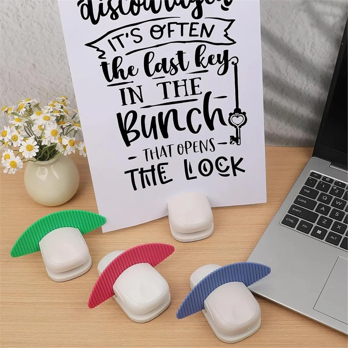 Набор из 4-х нескользящих подставок для документов на рабочий стол — идеально подходит для офисной работы и чтения.
Набор из 4-х нескользящих подставок для документов на рабочий стол — идеально подходит для офисной работы и чтения.