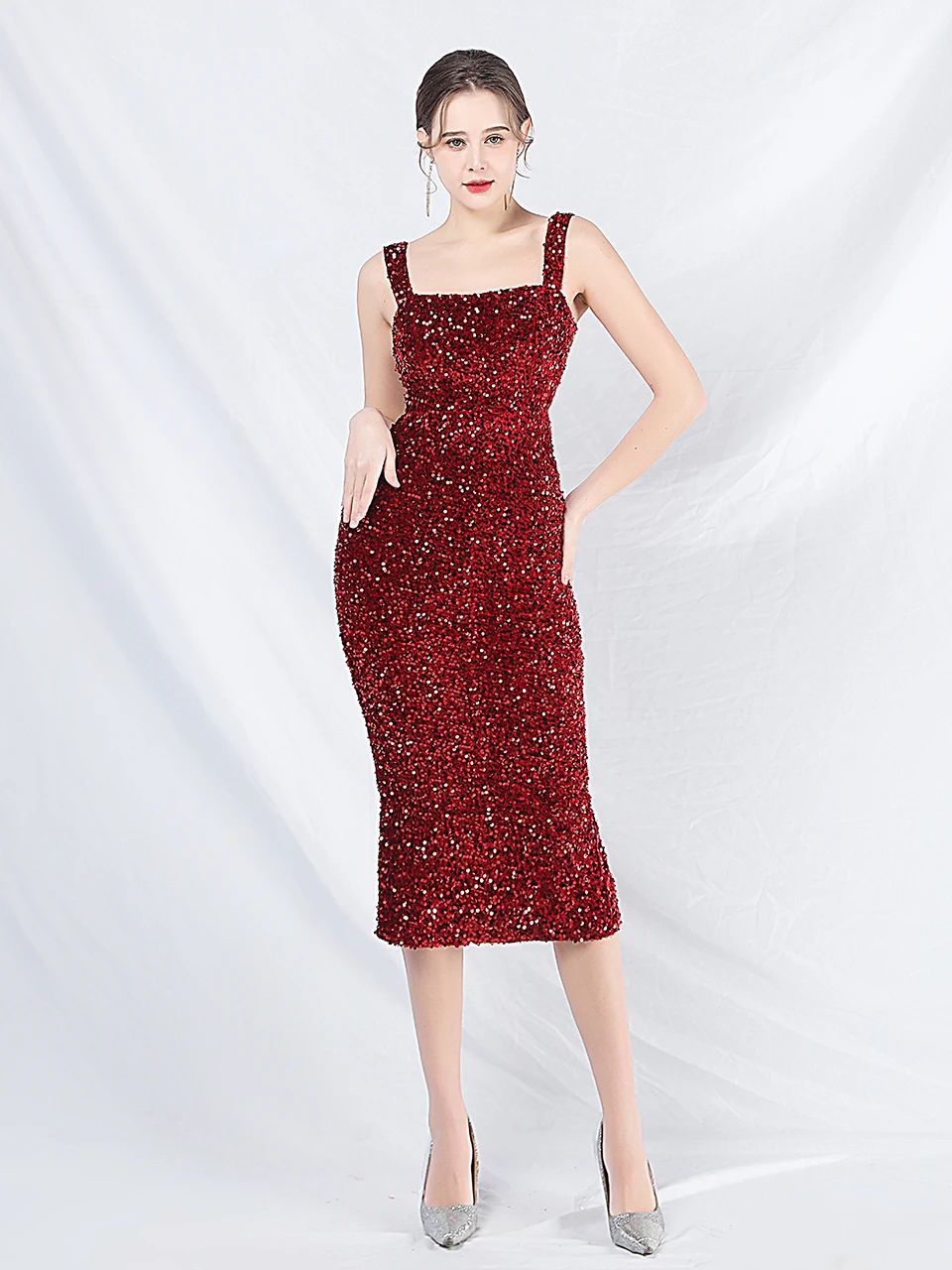 Элегантное женское вечернее платье с блестками, приталенное, без бретелек, со средней талией, с алмазной вышивкой, из смесового хлопка с эластаном
Элегантное женское вечернее платье с блестками, приталенное, без бретелек, со средней талией, с алмазной вышивкой, из смесового хлопка с эластаном