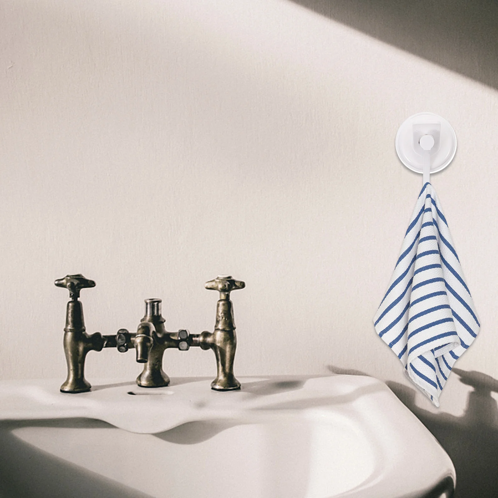 Suction Cup Wall Hooks Strong Hold No Tools Needed for Towels Robes Coats Bags Keys in Bathroom Shower Closet Punch Free Storage
Suction Cup Wall Hooks Strong Hold No Tools Needed for Towels Robes Coats Bags Keys in Bathroom Shower Closet Punch Free Storage