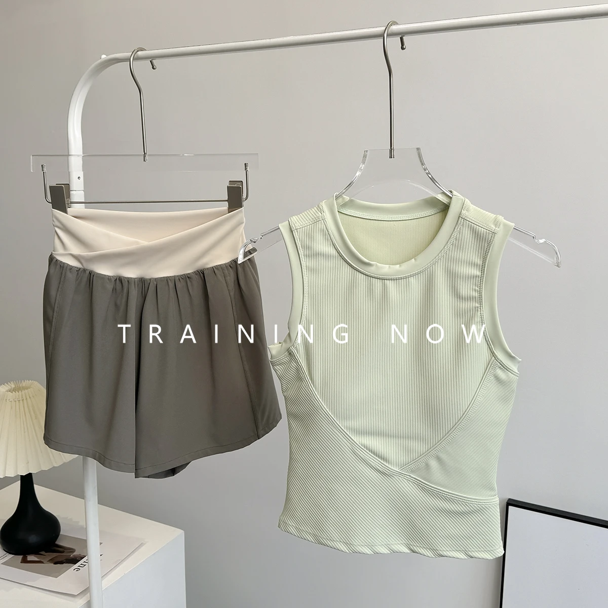 Спортивный костюм для бега для женщин, летняя тонкая модная быстросохнущая одежда для фитнеса, интернет-знаменитости, новый пилатес, йога для упражнений
Спортивный костюм для бега для женщин, летняя тонкая модная быстросохнущая одежда для фитнеса, интернет-знаменитости, новый пилатес, йога для упражнений