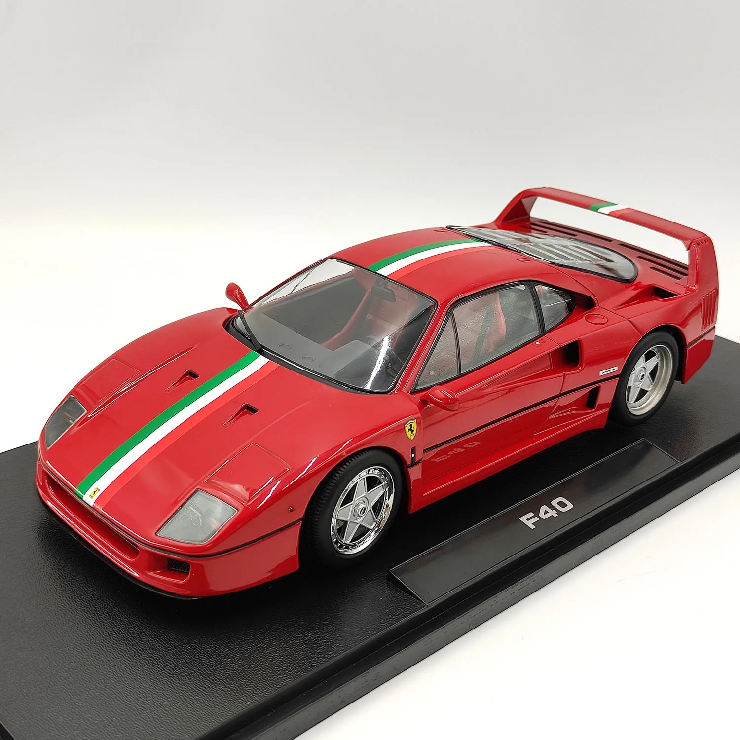 Diecast KK 1/18 Ferrari F40 Supercar Alloy Car Simulation Model Red Collectible Toy Gift Souvenir Display Ornament
Diecast KK 1/18 Ferrari F40 Supercar Alloy Car Simulation Model Red Collectible Toy Gift Souvenir Display Ornament