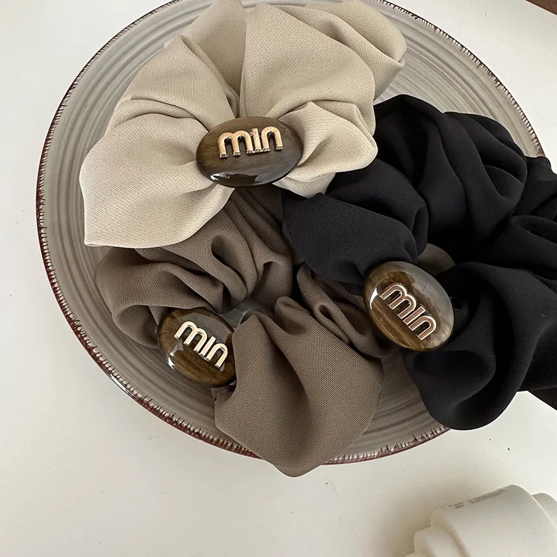 Luxury letter large intestine hair accessories - Versatile temperament hair accessories - Fashionable hair tie hair accessories
Luxury letter large intestine hair accessories - Versatile temperament hair accessories - Fashionable hair tie hair accessories