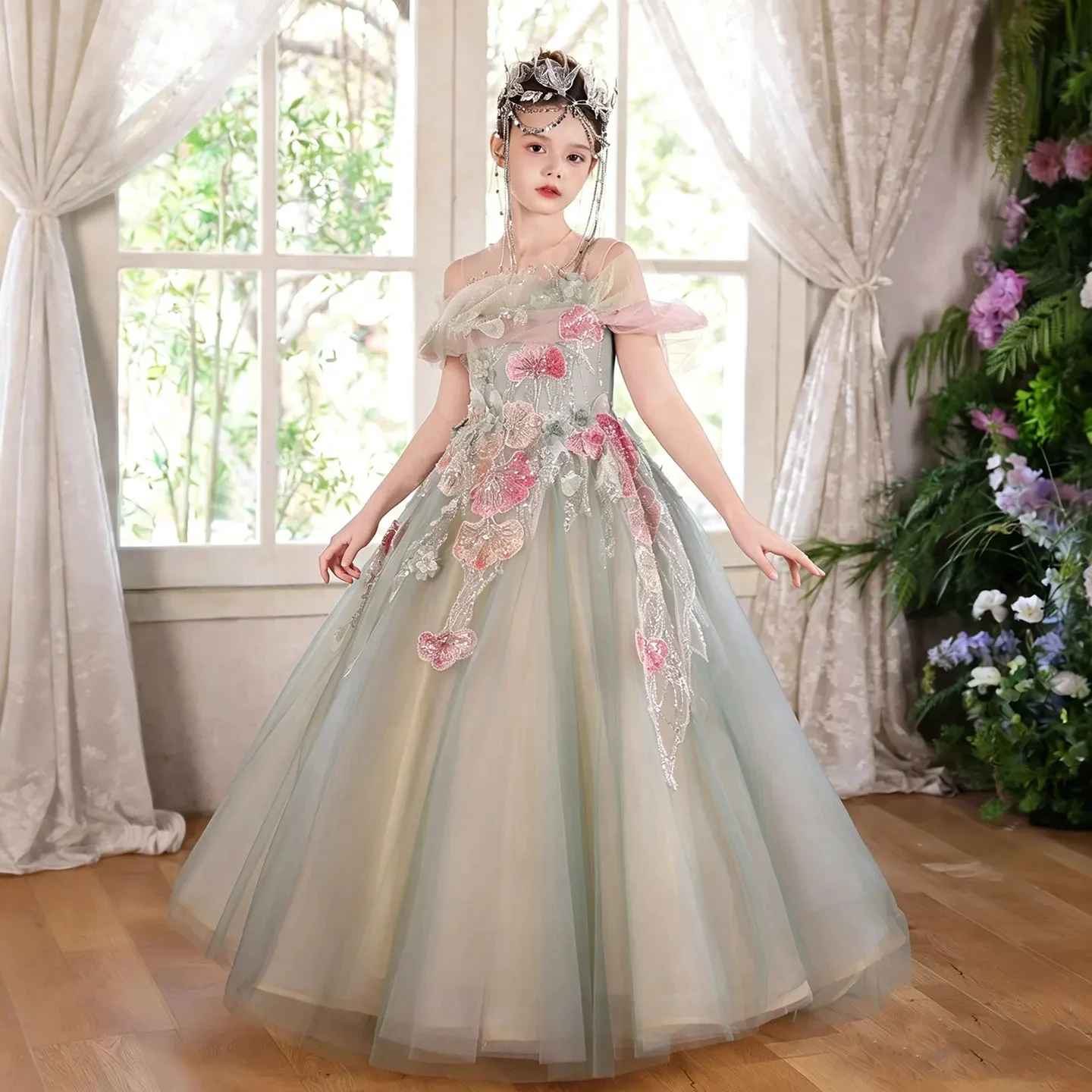 Customized Flower Girl Dress For Wedding Appliques Sleeveless Floor Length Elegant Kids Birthday Party First Communion Gown
Customized Flower Girl Dress For Wedding Appliques Sleeveless Floor Length Elegant Kids Birthday Party First Communion Gown