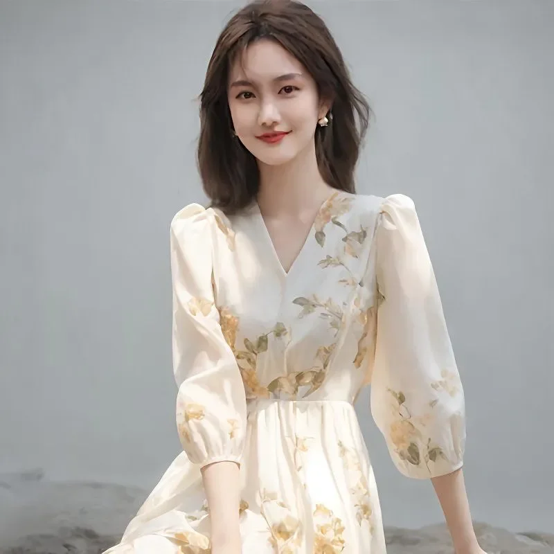 Женское платье миди с цветочным принтом, V-образным вырезом и пышными рукавами, элегантное шифоновое платье с завышенной талией для повседневной носки и вечеринок
Женское платье миди с цветочным принтом, V-образным вырезом и пышными рукавами, элегантное шифоновое платье с завышенной талией для повседневной носки и вечеринок