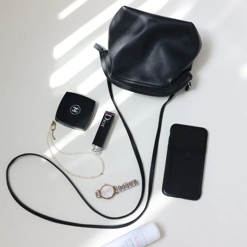 Women's Real Leather Crossbody Bags Luxury Designer Soft Black Shoulder Bag Cowhide Small Size Versatile Fashion Purses
Women's Real Leather Crossbody Bags Luxury Designer Soft Black Shoulder Bag Cowhide Small Size Versatile Fashion Purses