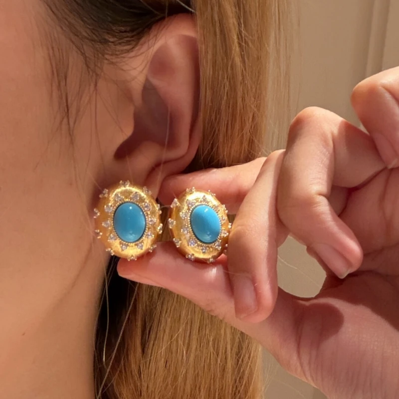 Bellux 925 silver gold-plated earrings vintage Italian wire drawing craftsmanship oval synthetic turquoise Earrings
Bellux 925 silver gold-plated earrings vintage Italian wire drawing craftsmanship oval synthetic turquoise Earrings