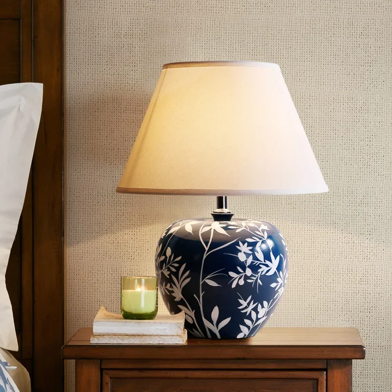 American table lamp, bedroom, living room, home, European ceramic hand-painted romantic wedding room, bedside lamp
American table lamp, bedroom, living room, home, European ceramic hand-painted romantic wedding room, bedside lamp