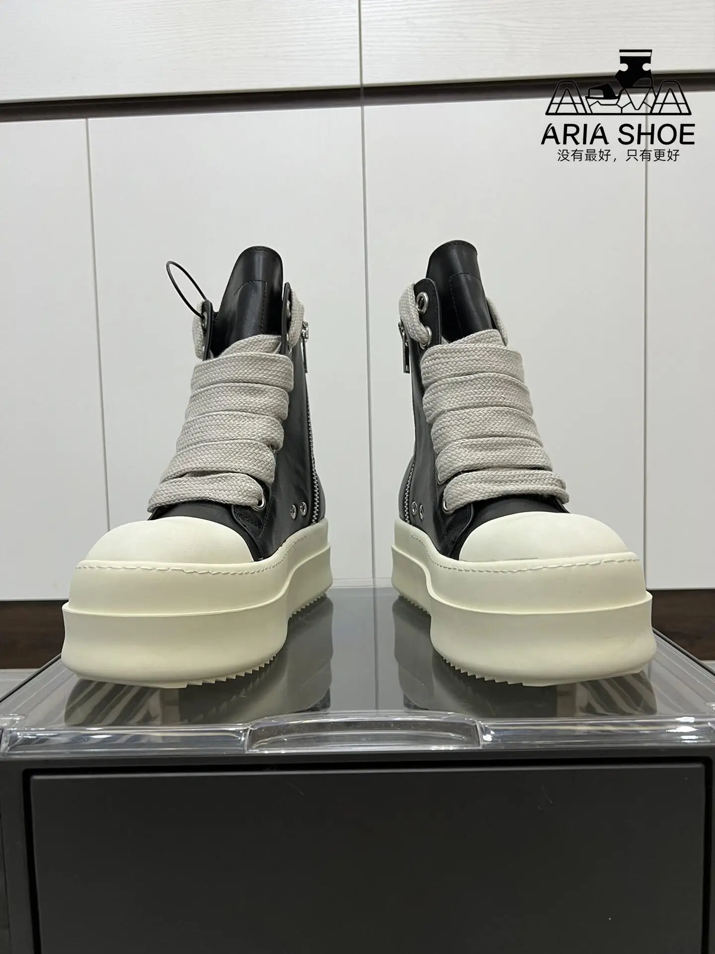 Brand Men's Classic Beige Black Thick Sole Thick Shoelaces Cowhide High Top Luxury Casual Shoes Women's Minimalist Leather Boots
Brand Men's Classic Beige Black Thick Sole Thick Shoelaces Cowhide High Top Luxury Casual Shoes Women's Minimalist Leather Boots