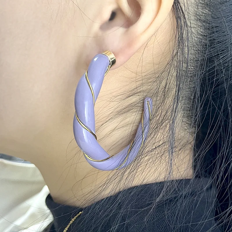 Middle Ancient Multicolor Gradient Twist Hoop Wrapped in Gold Plated Thread Spiral Wave Metallic Classic Resin Earrings for Lady
Middle Ancient Multicolor Gradient Twist Hoop Wrapped in Gold Plated Thread Spiral Wave Metallic Classic Resin Earrings for Lady
