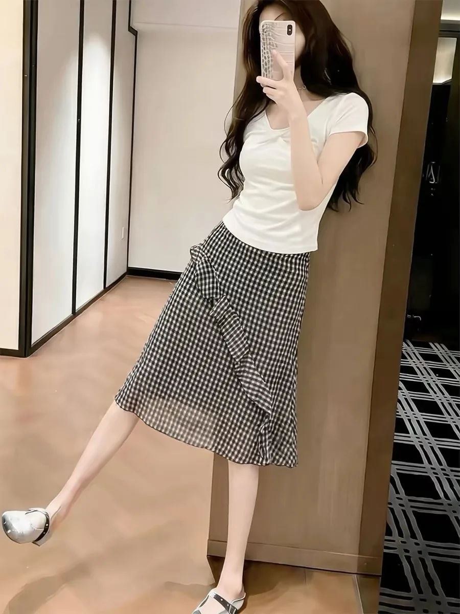 Summer Fashion Women's Slim Fit T-Shirt And Plaid Skirt Set White Knot Short Sleeve Casual Style High Waist A-Line Skirt
Summer Fashion Women's Slim Fit T-Shirt And Plaid Skirt Set White Knot Short Sleeve Casual Style High Waist A-Line Skirt
