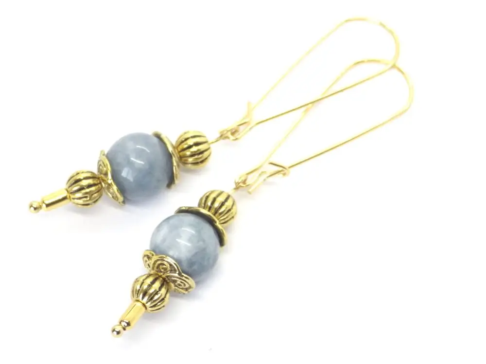 Blue quartz earrings in golden hoops, vintage style design
Blue quartz earrings in golden hoops, vintage style design