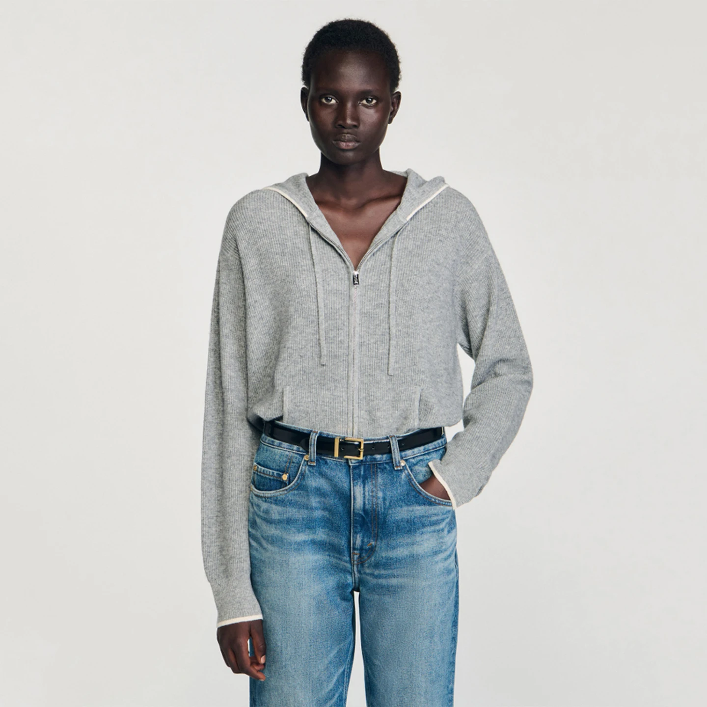 Новый женский вязаный кардиган MaSande на осень-зиму, однотонный, с капюшоном на молнии, прямого кроя, с длинными рукавами
Новый женский вязаный кардиган MaSande на осень-зиму, однотонный, с капюшоном на молнии, прямого кроя, с длинными рукавами