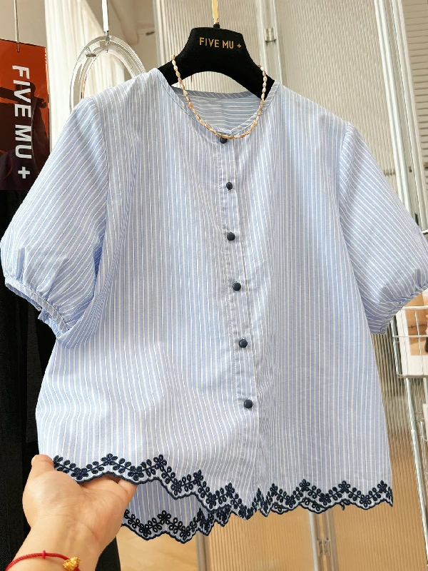 plus Size Women's Casual Striped Short Sleeve Shirt Embroidered Hem Korean Style Loose Fit Summer Top for All Body Types
plus Size Women's Casual Striped Short Sleeve Shirt Embroidered Hem Korean Style Loose Fit Summer Top for All Body Types
