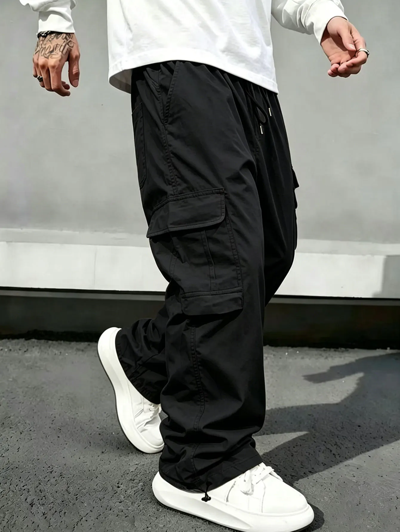 Men's Solid Color Cargo Pants with Flap Pocket Drawstring Waist Regular Fit Casual Straight Leg Trousers for Daily Wear
Men's Solid Color Cargo Pants with Flap Pocket Drawstring Waist Regular Fit Casual Straight Leg Trousers for Daily Wear