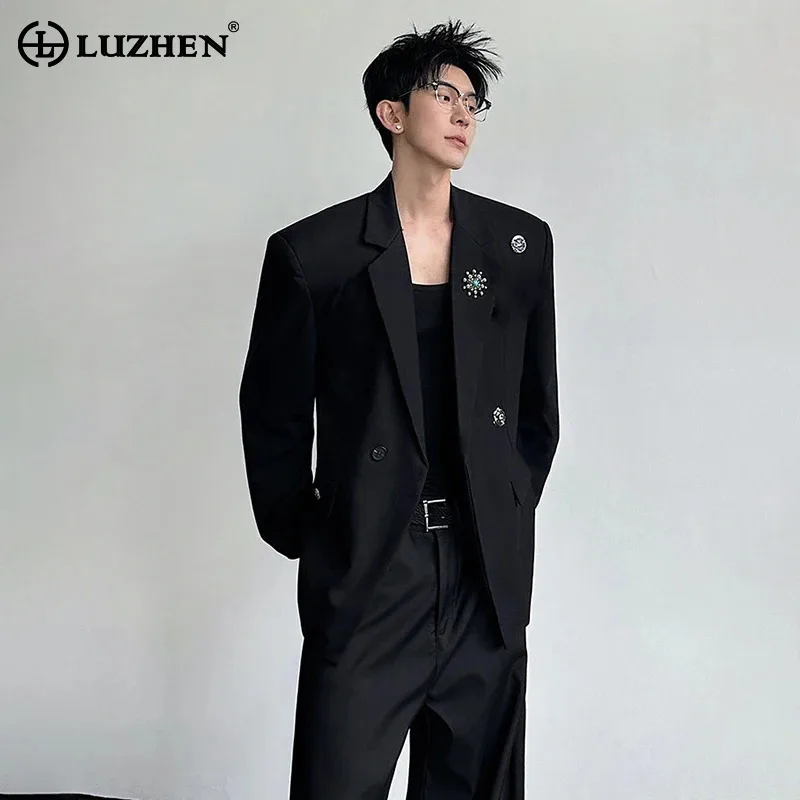LUZHEN 2026 New Elegant Temperament Diamond Patchwork Decorate Shoulder Pad Blazer Coat Men's Fashion Casual Male Clothes JY6093
LUZHEN 2026 New Elegant Temperament Diamond Patchwork Decorate Shoulder Pad Blazer Coat Men's Fashion Casual Male Clothes JY6093