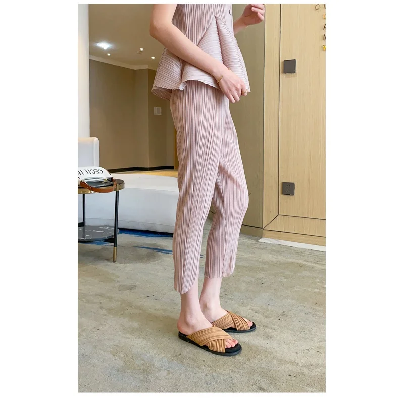 MIYAKE Summer pleated casual pants with high waist loose fit slimming temperament versatile straight leg style
MIYAKE Summer pleated casual pants with high waist loose fit slimming temperament versatile straight leg style