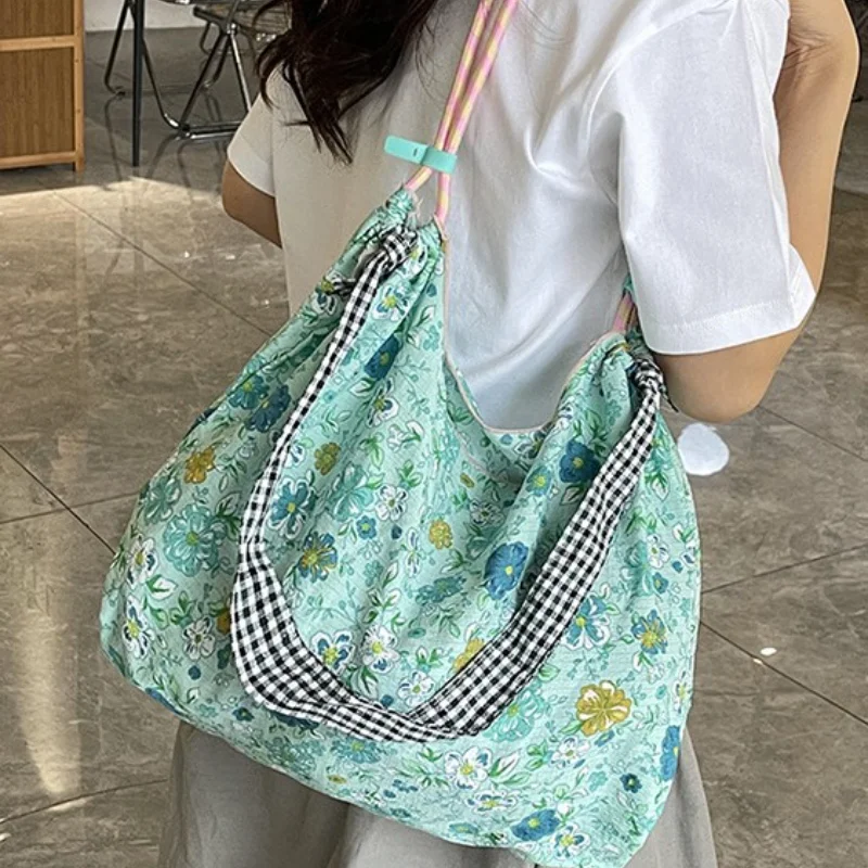 Милая холщовая сумка с цветочным принтом, креативный плечевой ремень, модная универсальная сумка-тоут на одно плечо
Милая холщовая сумка с цветочным принтом, креативный плечевой ремень, модная универсальная сумка-тоут на одно плечо